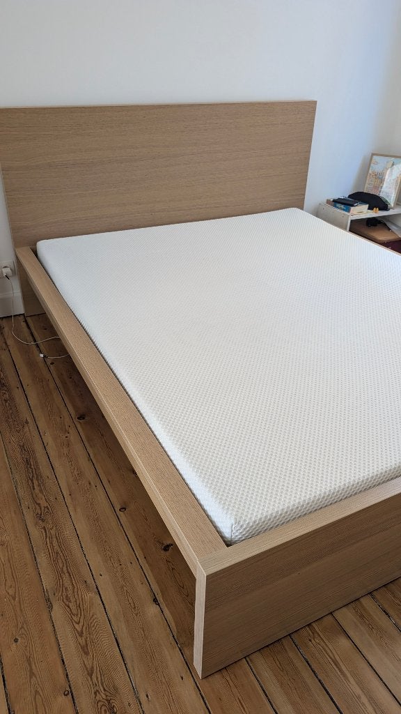Lit et cadre de lit, Maison & Meubles, Chambre à coucher | Lits, Queen size, Beige, Minimaliste, Comme neuf