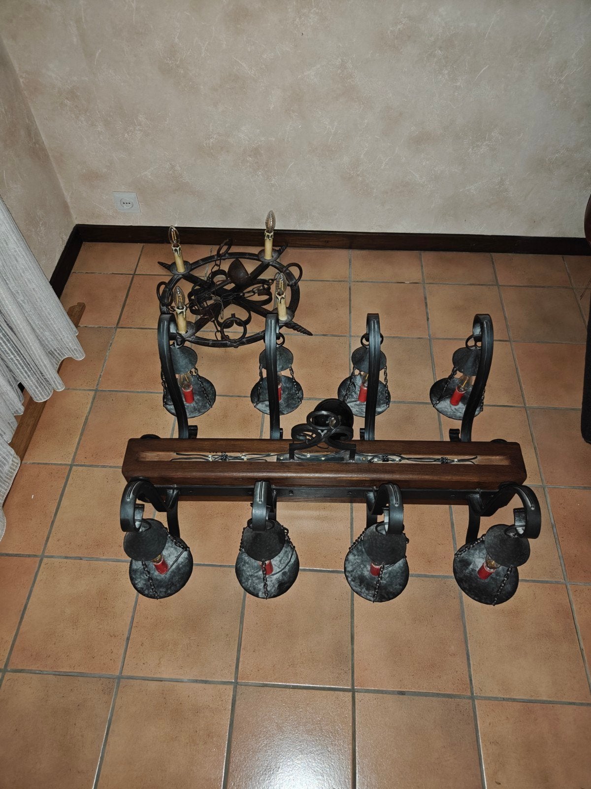 2 lusters, smeedijzer, Enlèvement