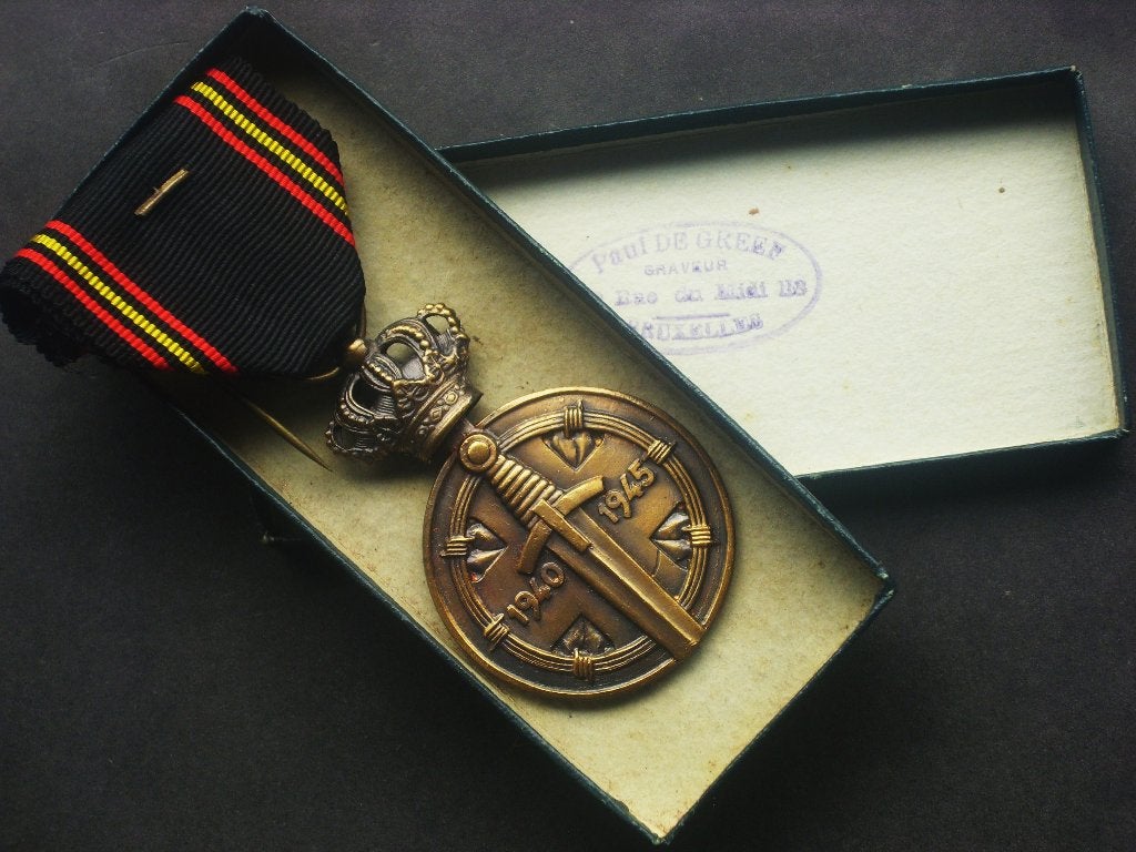 Prisonnier de guerre belge 1940-1945 boîte carton De Greef, Envoi, Armée de terre, Ruban, Médaille ou Ailes