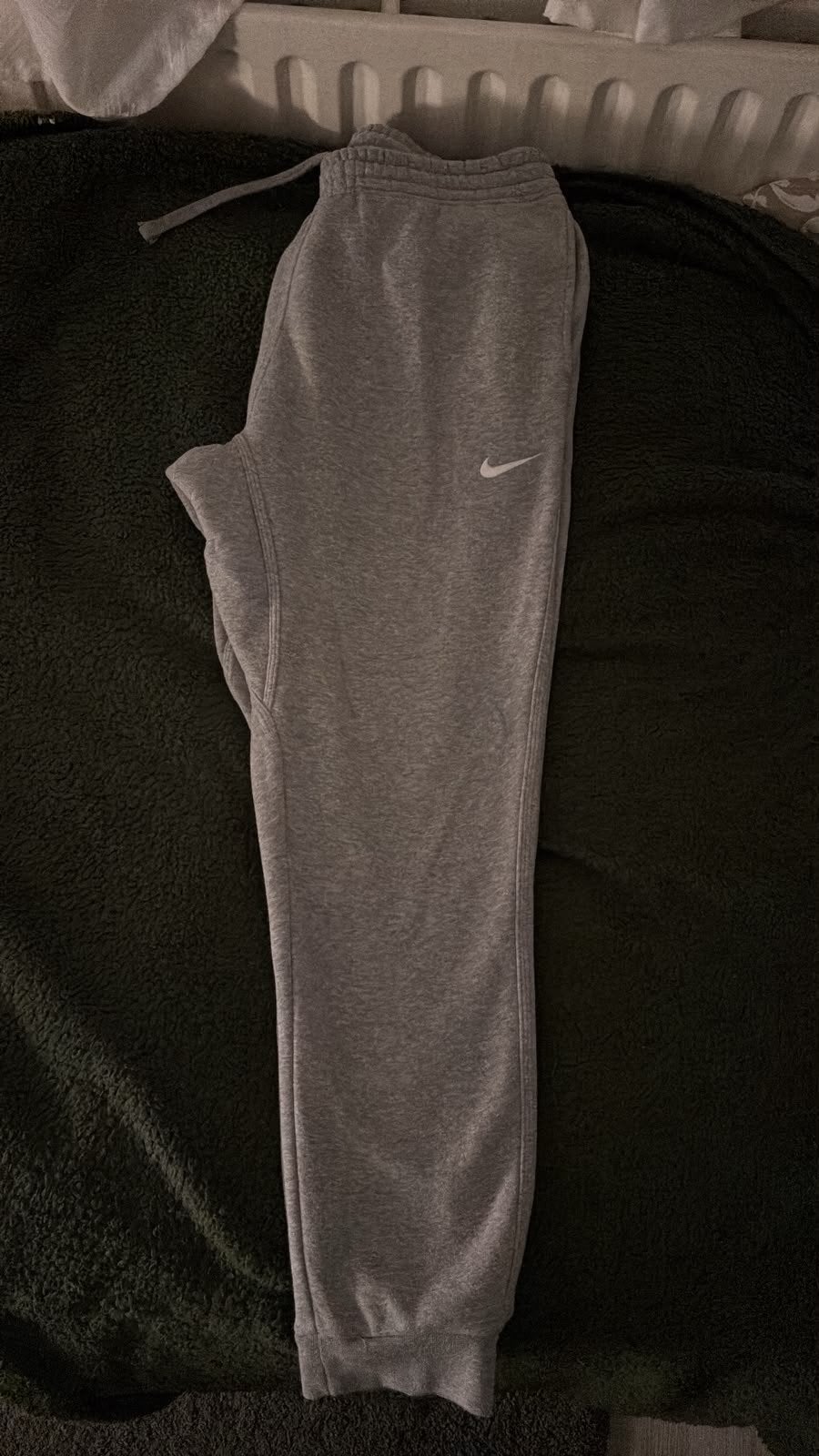 Nike trainingspak grijs  trui  medium  broek  Large 
Trui me, Ophalen, Grijs