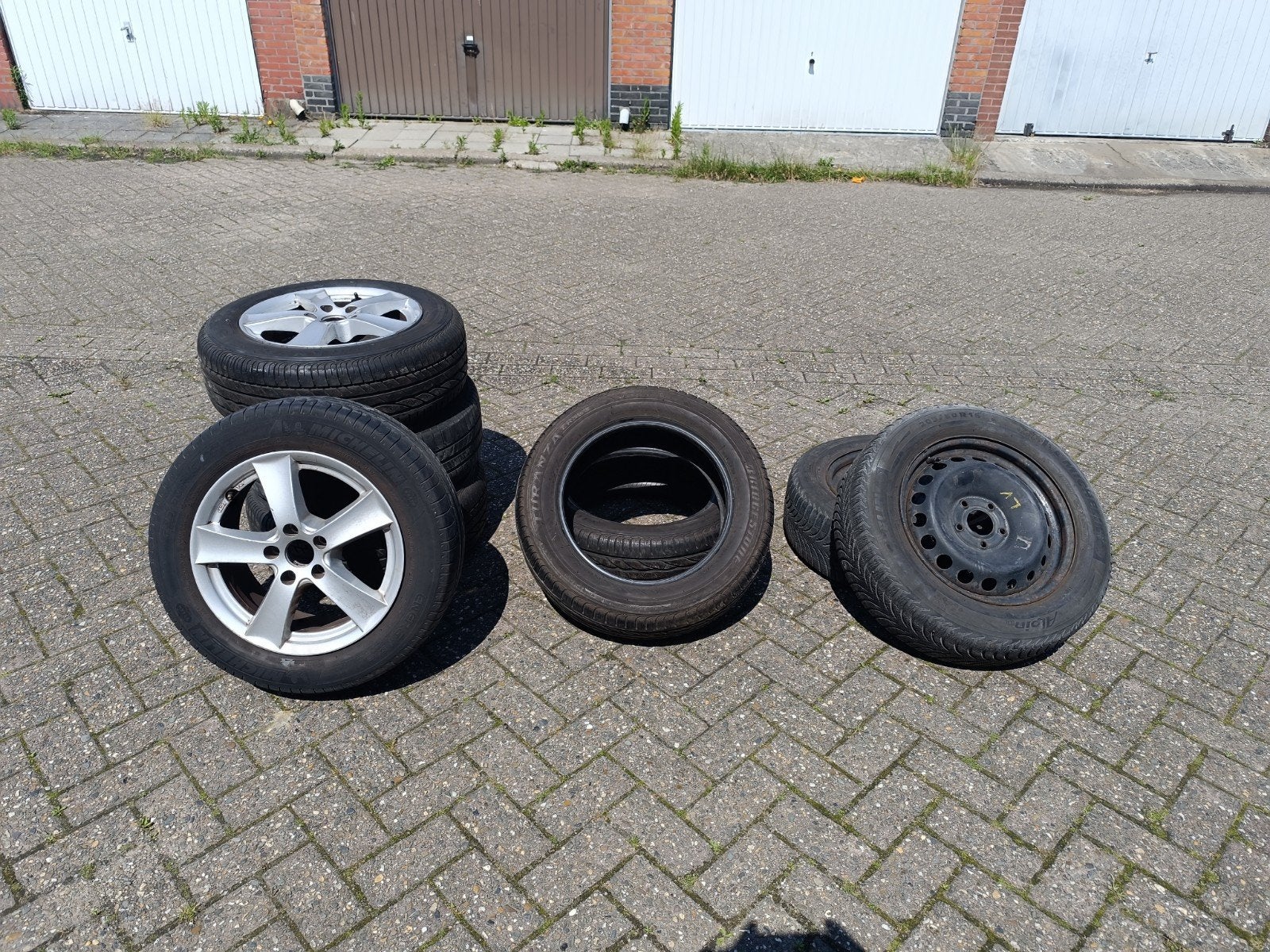 8 banden 205 60 R16. Zomerbanden 6 stuks. 2 winterbanden, Autos : Pièces & Accessoires, Pneus & Jantes, Pneu(s), Pneus été, Enlèvement