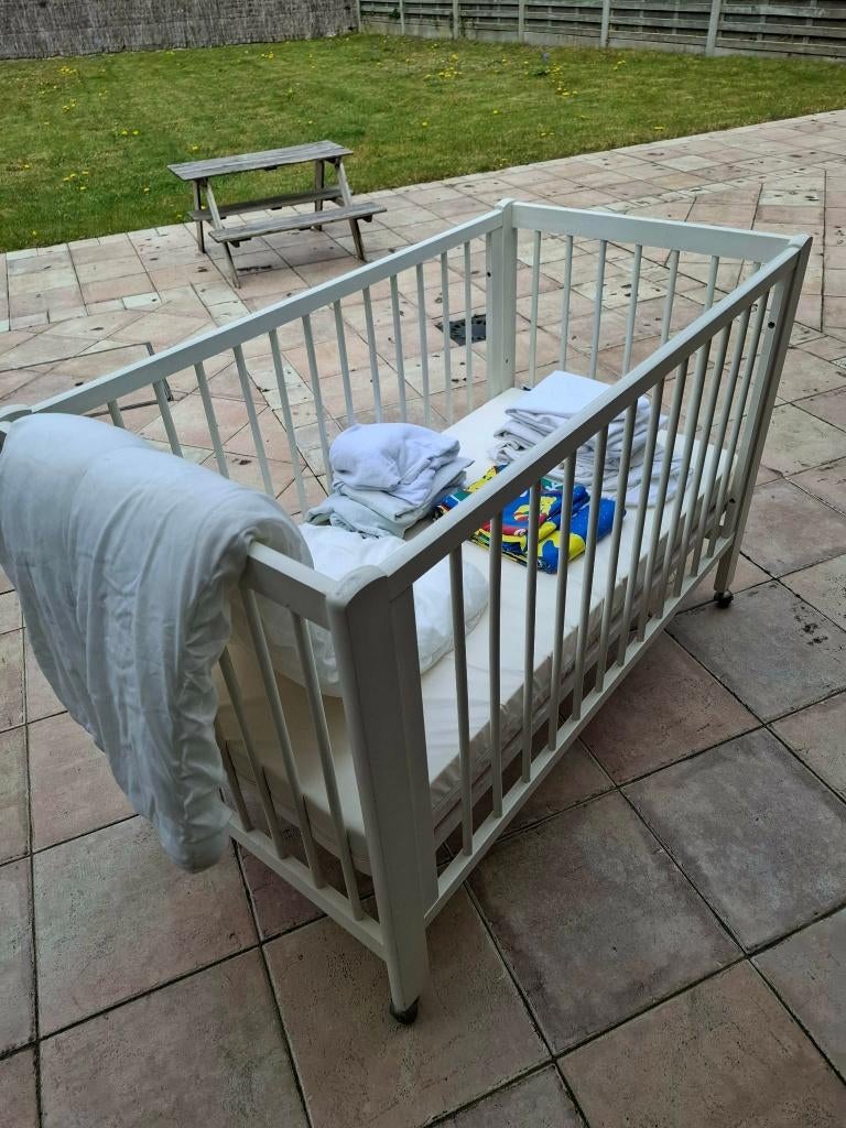 Kinderbed1.24 m lang, 0.66 m breed, 0.84 m hoog, Ophalen, Gebruikt, Ledikant