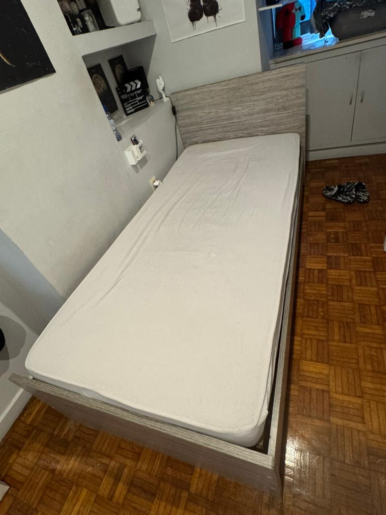 1 persoonsbed + matras en lattenbodem, Ophalen, Zo goed als nieuw, 200 cm, 90 cm