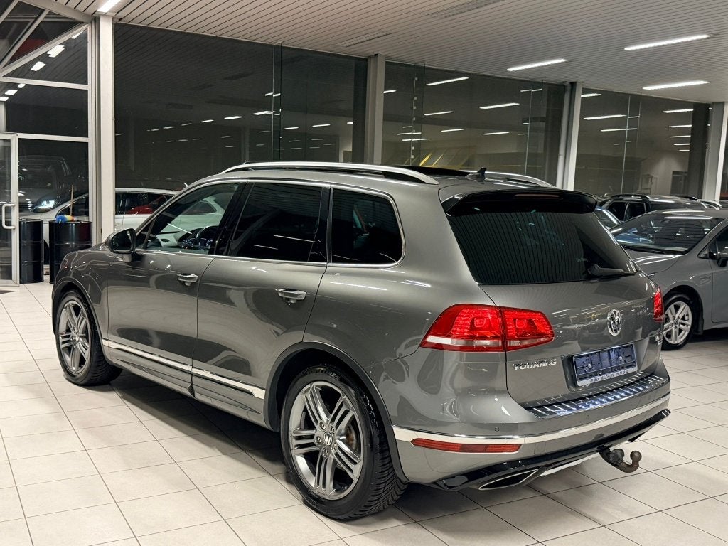 VW Touareg R-Line 4x4 Automatique 3.0TDI V6 150kW Euro 6b, Autos, Cuir, Achat, Euro 6, Carnet d'entretien