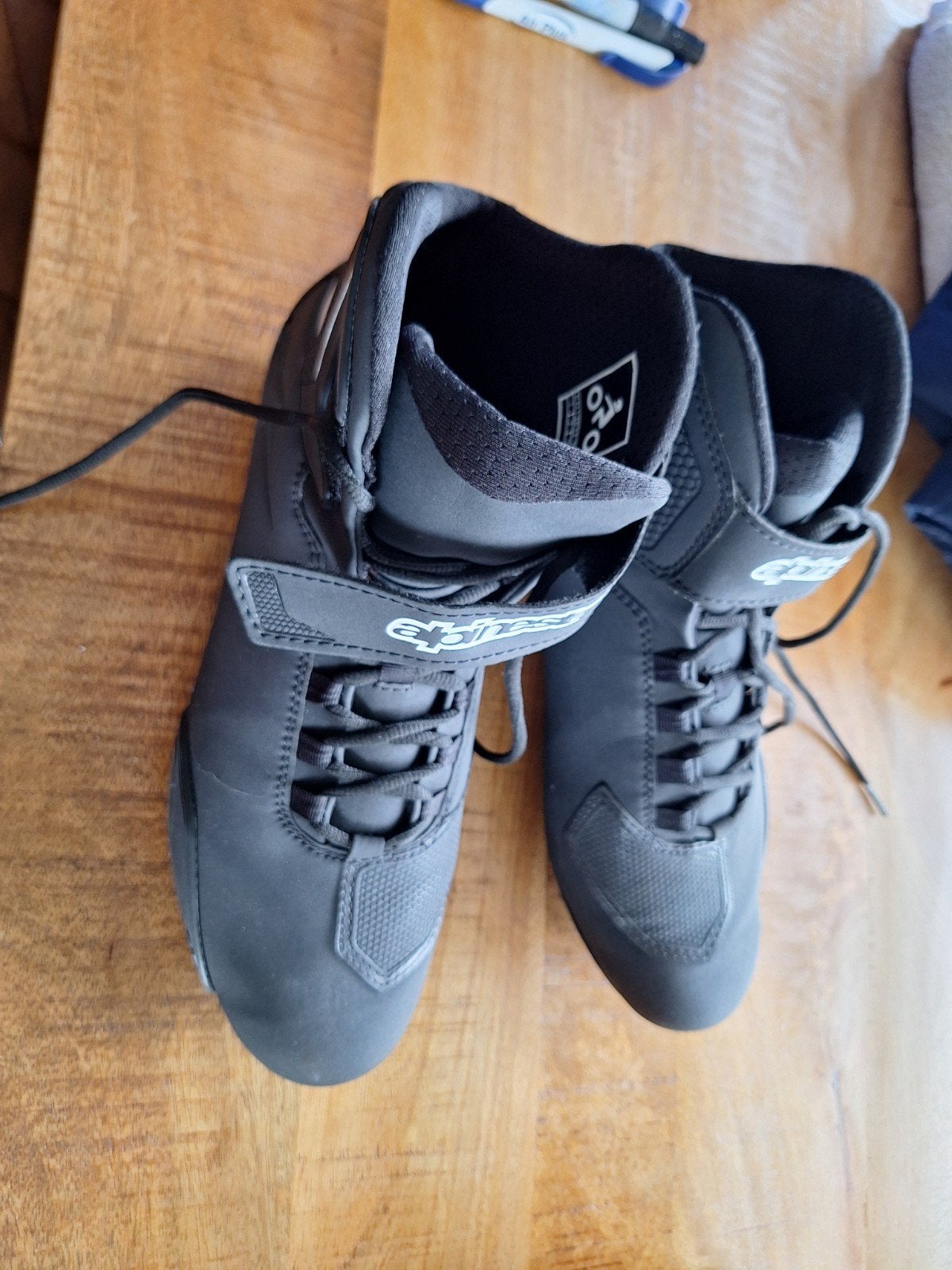 Alpinestars motorschoenen, Ophalen