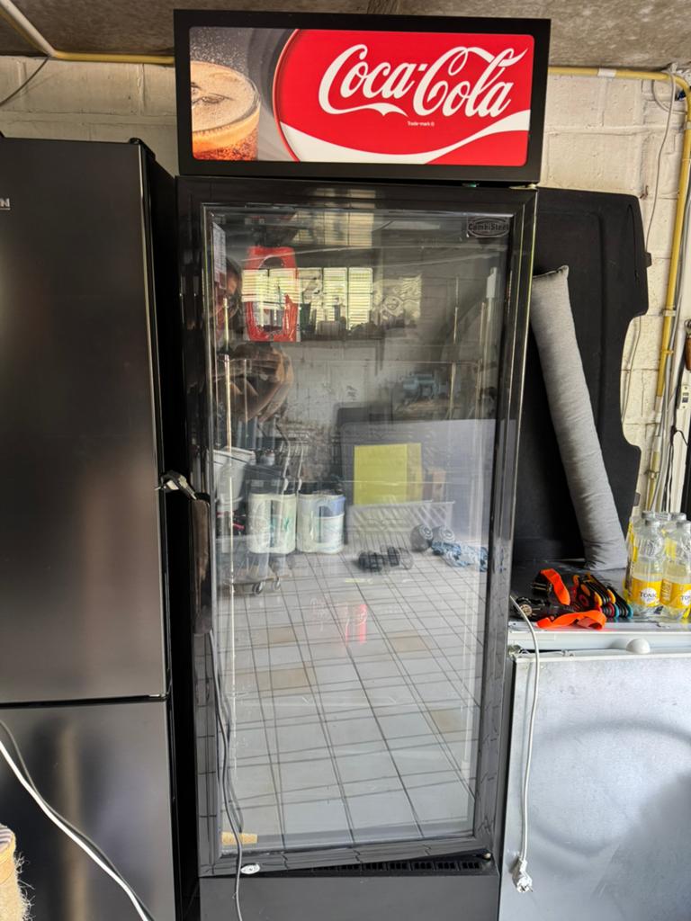 Koelkast frigo Coca Cola met glazen deur, 200 liter of meer, Ophalen, Zo goed als nieuw, Zonder vriesvak