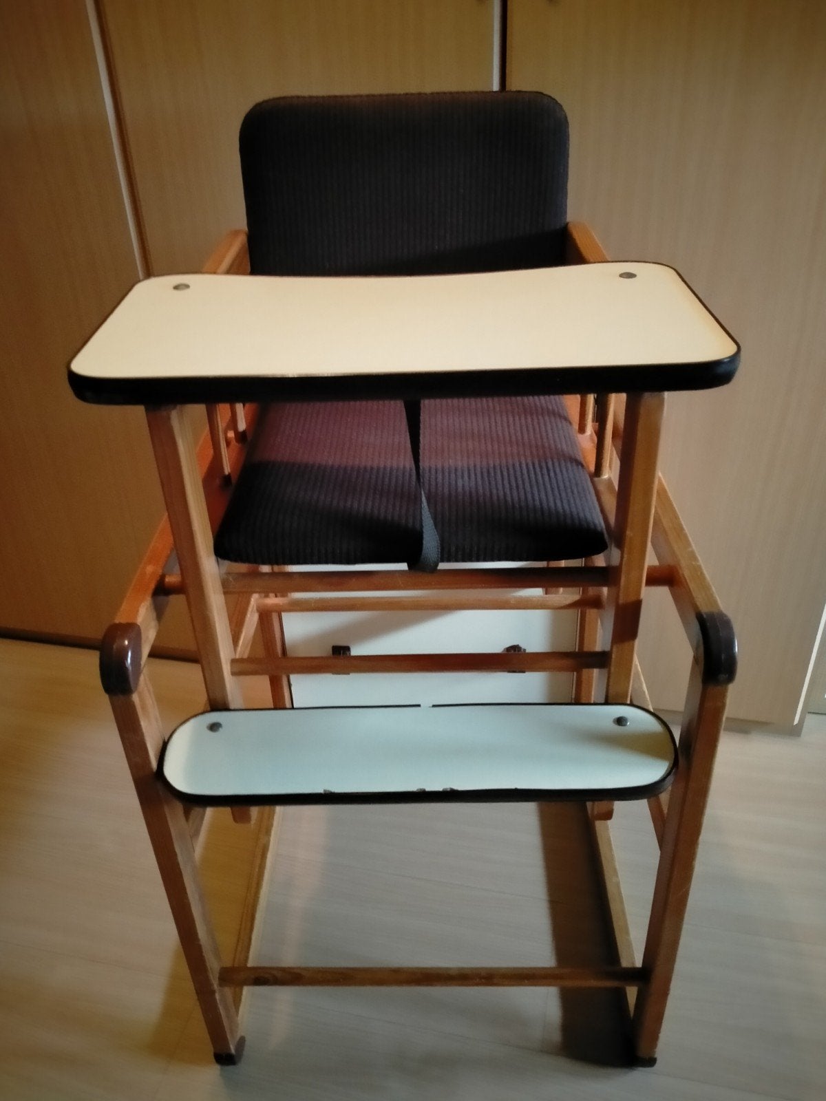 te koop kinderstoel, omvormbaar tot stoel met tafel, Ophalen