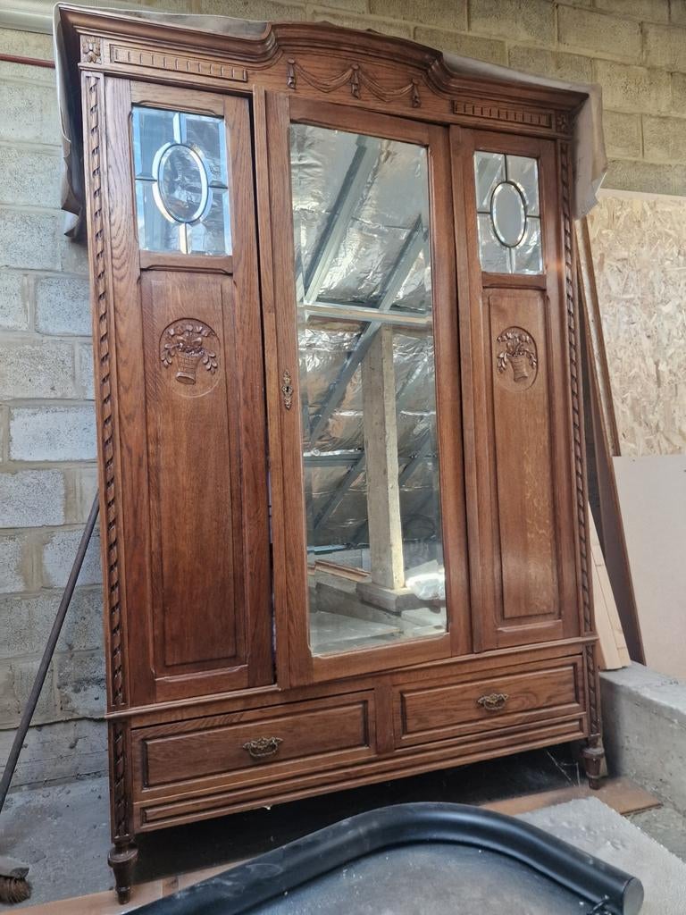 Magnifique armoire en bois! Charme et caractère, Ophalen