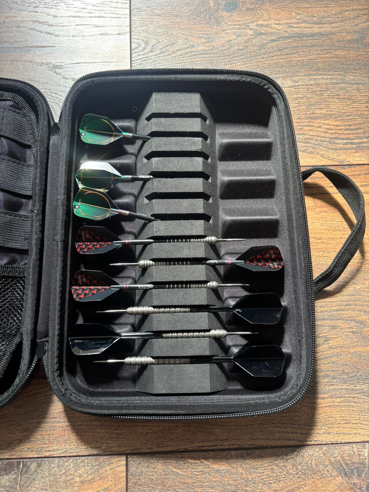 Compleet set zie beschrijving dartpijlen plus koffer, Sport en Fitness, Darts, Ophalen, Zo goed als nieuw, Overige typen