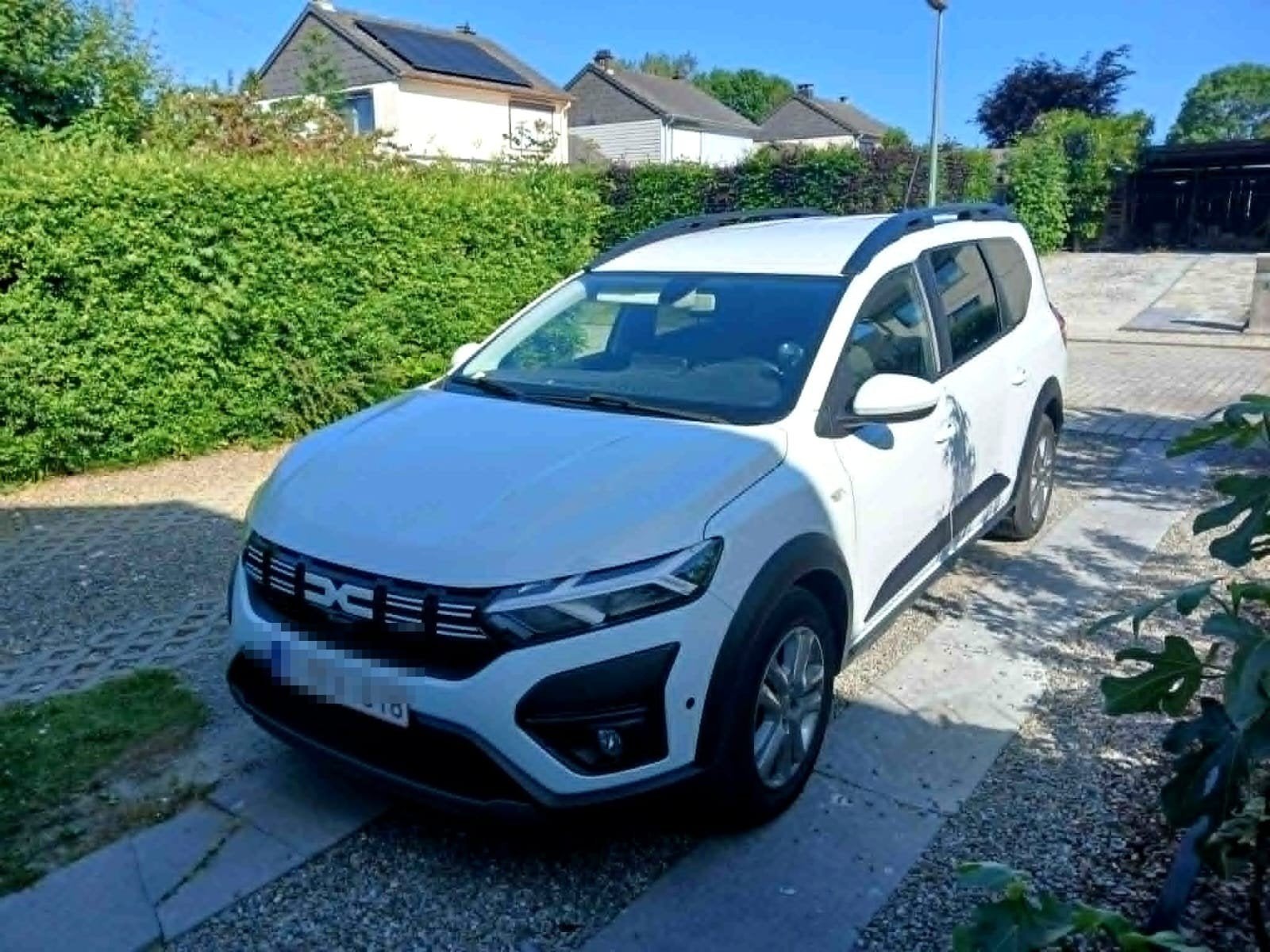 Dacia Jogger EcoG (essence/LPG)
Expression 7 places, Achat, 7 places, Boîte manuelle, Noir