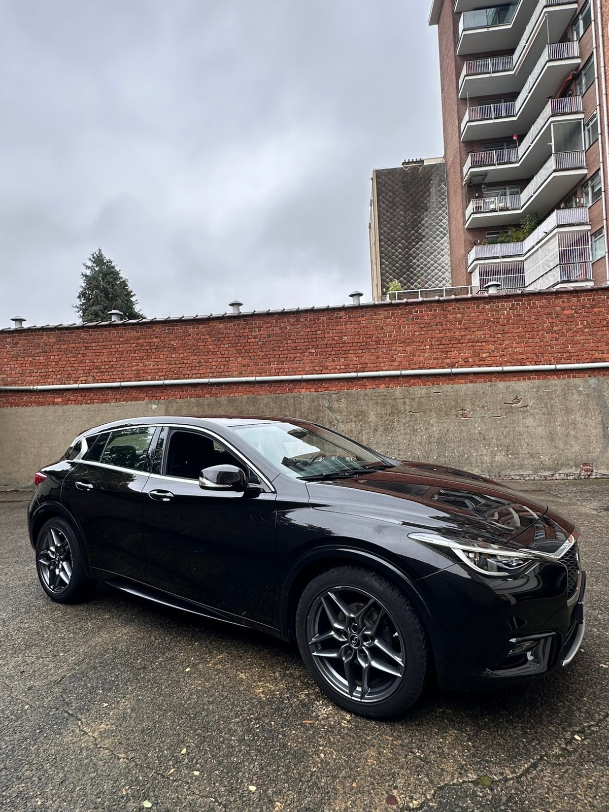 Infiniti Q30 essence 32000km! Mercedes gla type, Auto's, 90 kW, 4 cilinders, 0 kg, Zwart