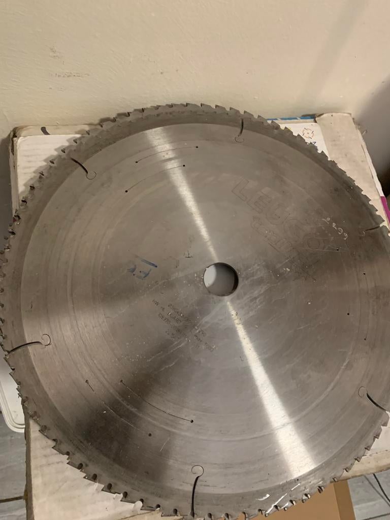 Belangrijke hoeveelheden hardmetalen zaagbladen, Doe-het-zelf en Bouw, Ophalen, Zo goed als nieuw