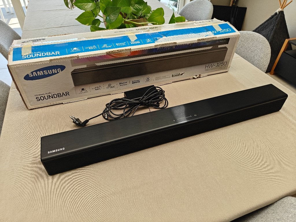 Samsung Soundbar HW-J250, Enlèvement ou Envoi, Comme neuf