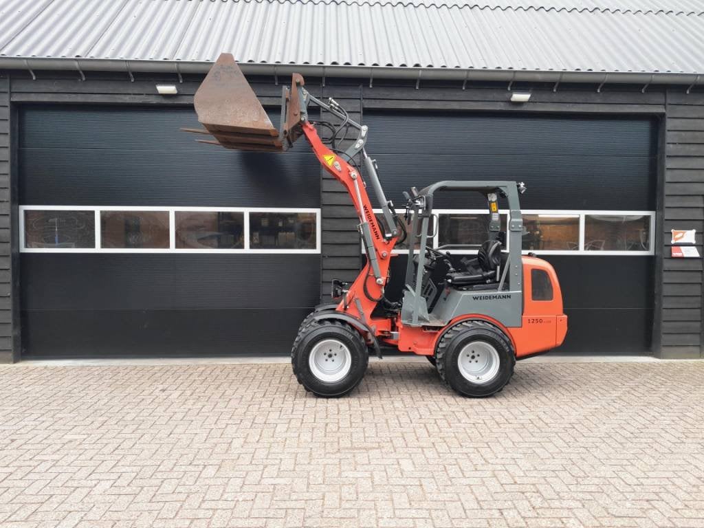 Weidemann 1250 cc 35 minishovel NL-kenteken Brede banden, Articles professionnels, Chargeuse sur pneus ou Chouleur