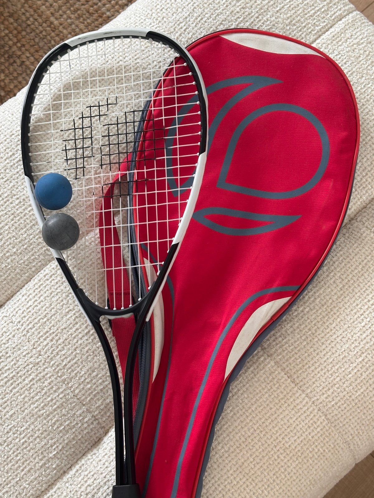 Raquette squash R700 Decathlon, vendue avec 2 balles+housse, Sports & Fitness, Squash, Enlèvement, Raquette