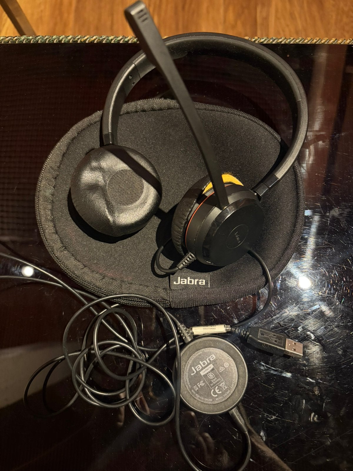 Casque micro Jabra USB avec étui, Ophalen of Verzenden, Volumeregelaar, Zo goed als nieuw