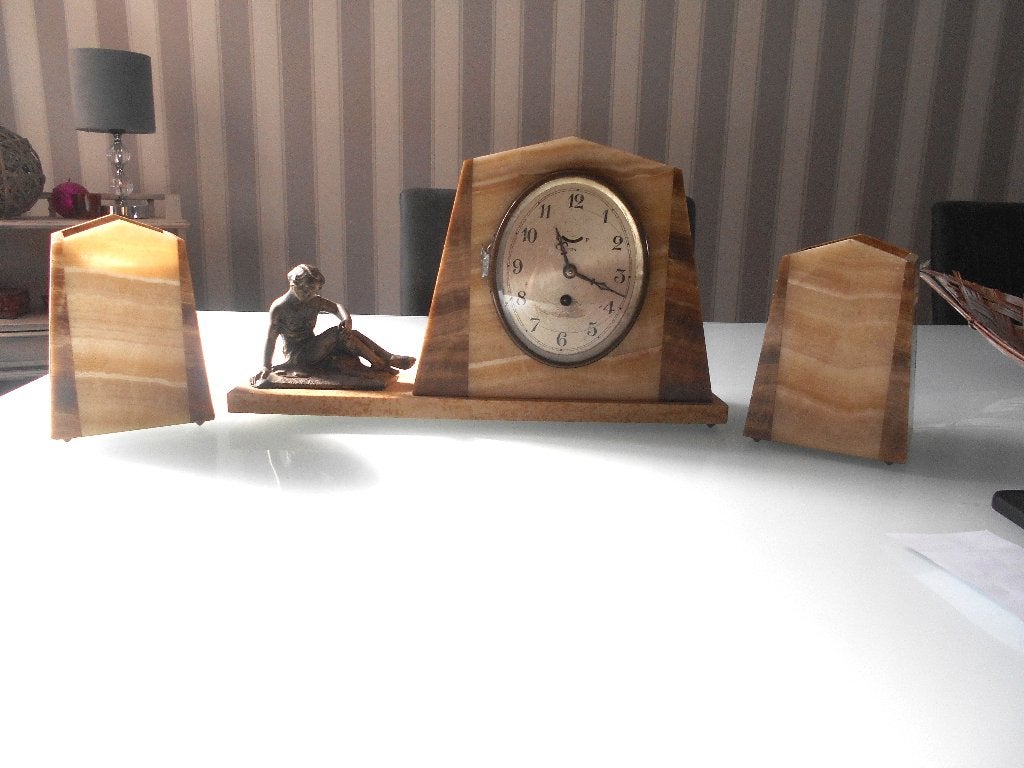 ancienne pendule de cheminée Ucra onyx sculpture en regule, Antiquités & Art, Enlèvement