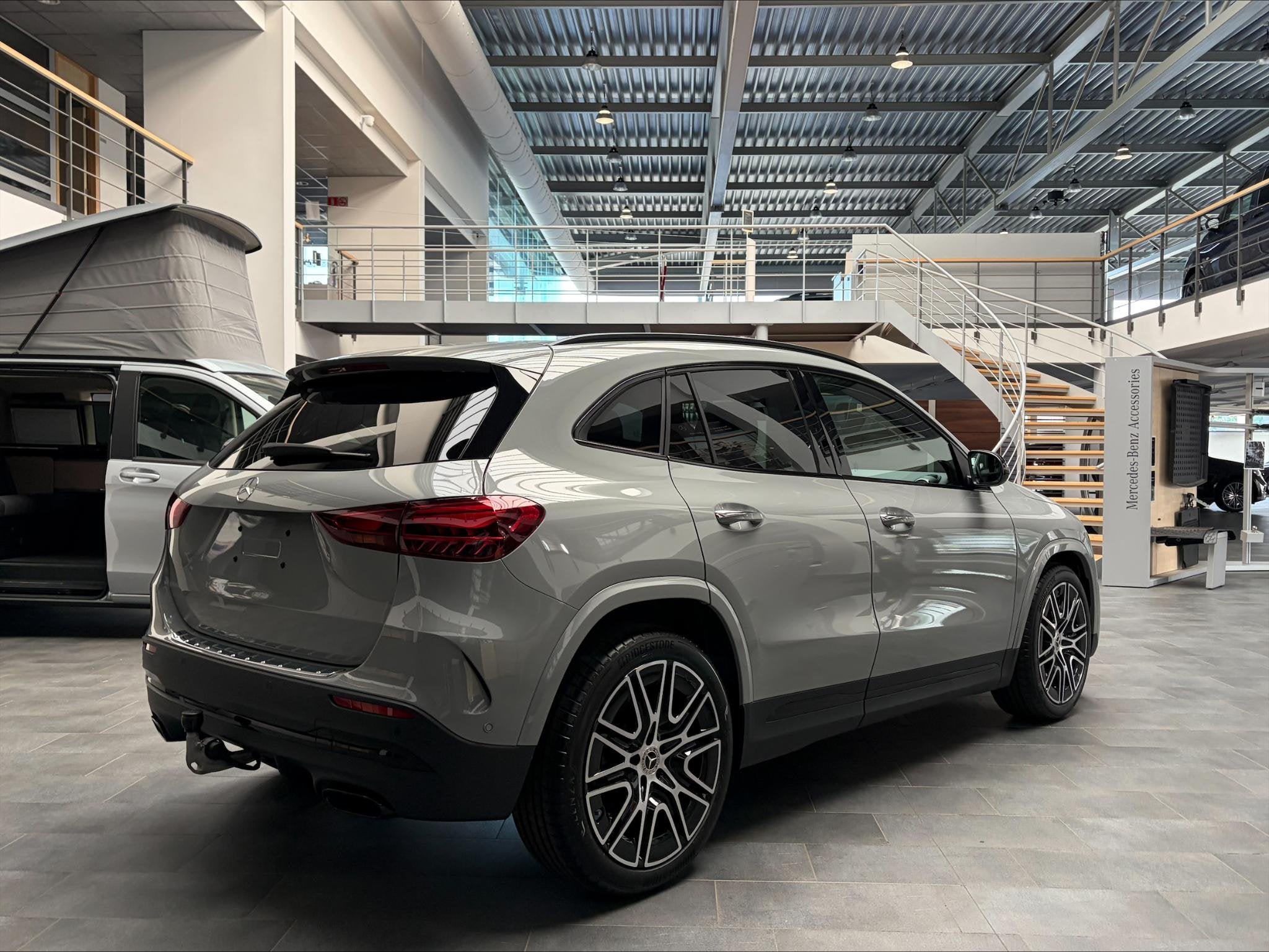 Mercedes-Benz GLA GLA 180 140 Years Edition (automatique), Autos, Entreprise, 5 portes, 5 places, Automatique