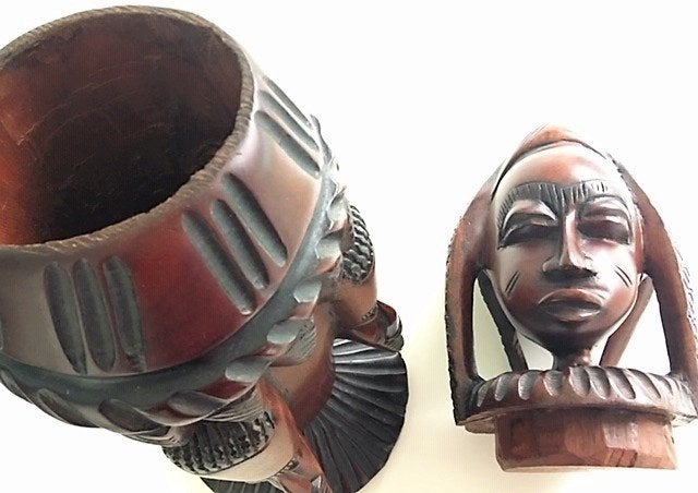 Sculpture africaine artisanale en bois rouge, Antiquités & Art, Enlèvement, Bois, Rouge