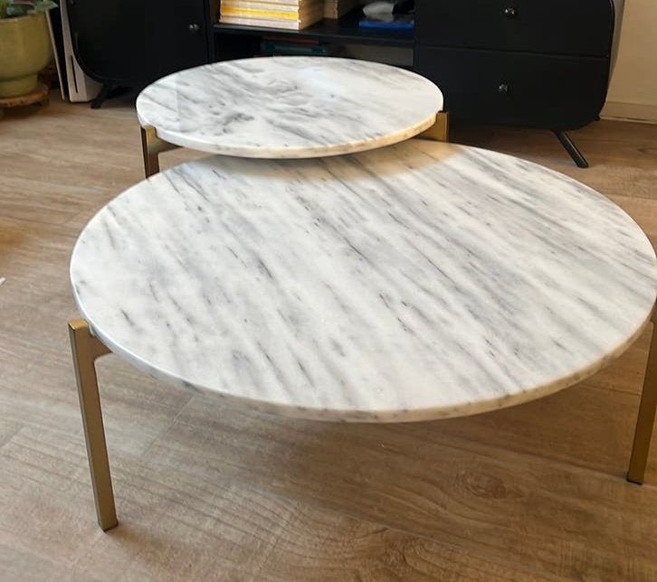Marmeren salontafel in wit van Furnified, groot en klein set, Huis en Inrichting, Ophalen, 50 tot 100 cm, Rond, 50 tot 100 cm