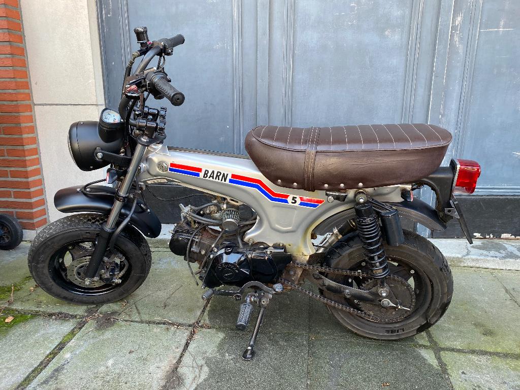 Skyteam -Dax - Barn limited edittion, Fietsen en Brommers, Ophalen, Gebruikt, Overige modellen, 49 cc