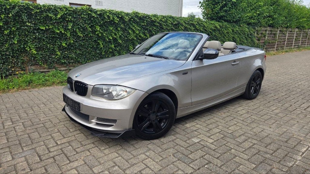 BMW 118i cabrio van 2010, goede  staat, Auto's, Navigatiesysteem, Euro 5, 1 Reeks, Zwart