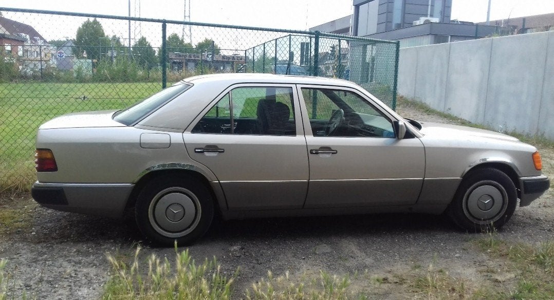 Mercedes w124, 300d van bj 1990 automaat, Achat, 109 kW, 4 portes, Noir