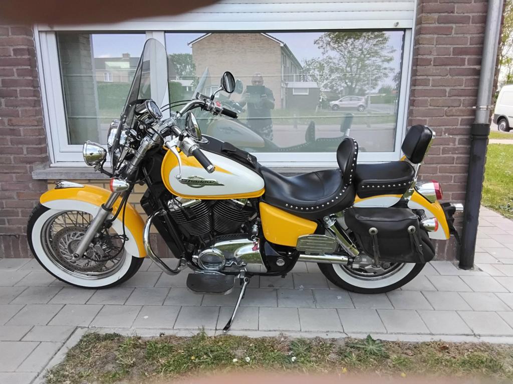 Honda VT 1100, Motos