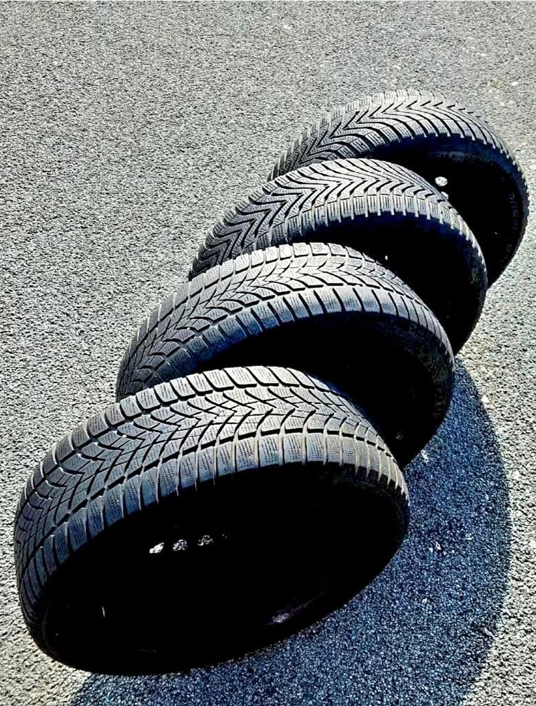 4 pneus hiver 205/55-16 montés sur jantes Ford, Autos : Pièces & Accessoires, Pneus & Jantes, Pneus et Jantes, Pneus hiver, 16 pouces