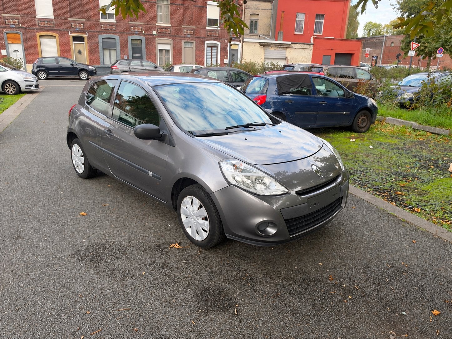 Clio 3 1.2 16v tomtom, Elektrische ramen, Handgeschakeld, Particulier, Zilver of Grijs