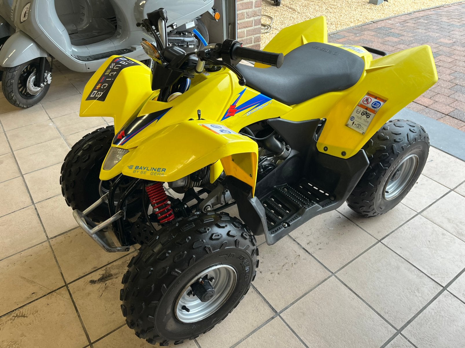 Suzuki LTZ-90, Motos