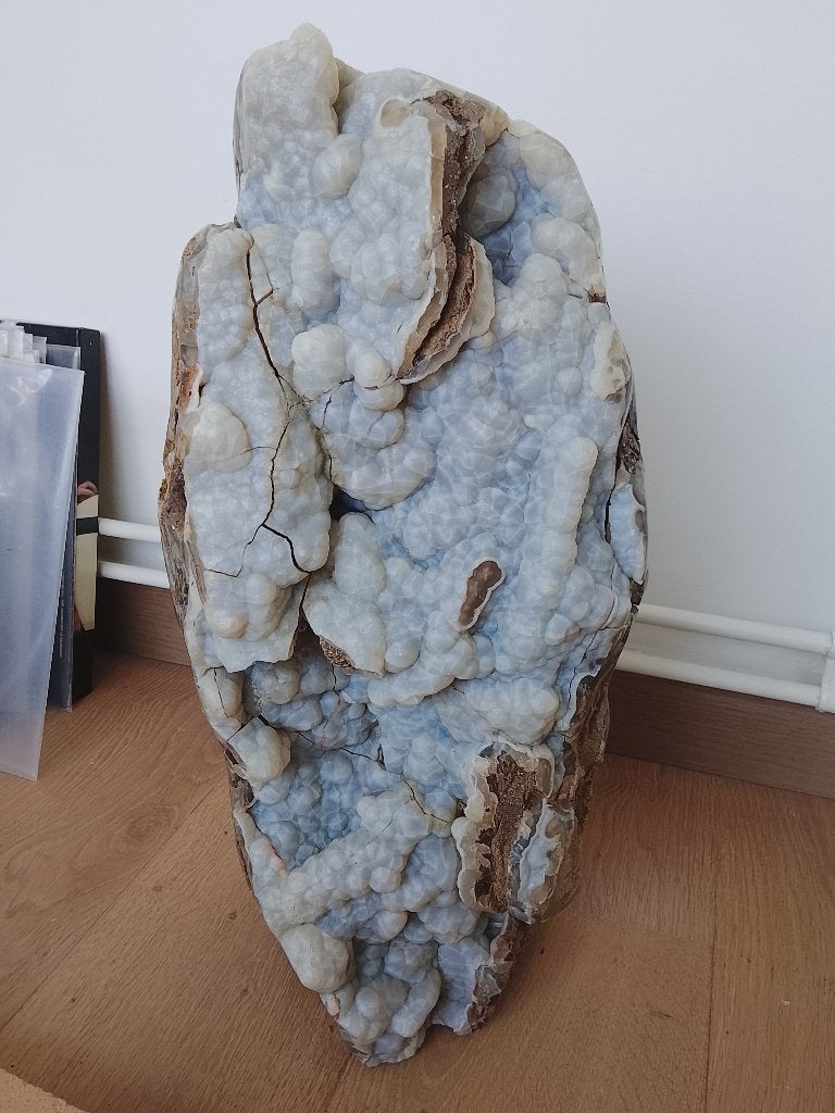 Botryoidale chalcedoon op versteend hout, Ophalen