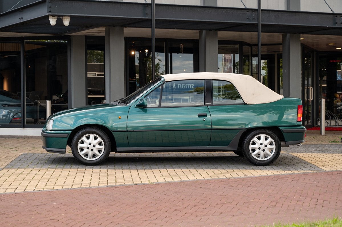 Opel Kadett E Cabriolet Edition 1.6i, Autos, Achat, Entreprise, Boîte manuelle, 2 portes
