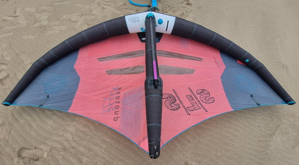 Wingfoil Duotone Slick 5,5 m² 2023 + Boom Carbon 125, Watersport en Boten, Wingsurfen, Ophalen, Gebruikt