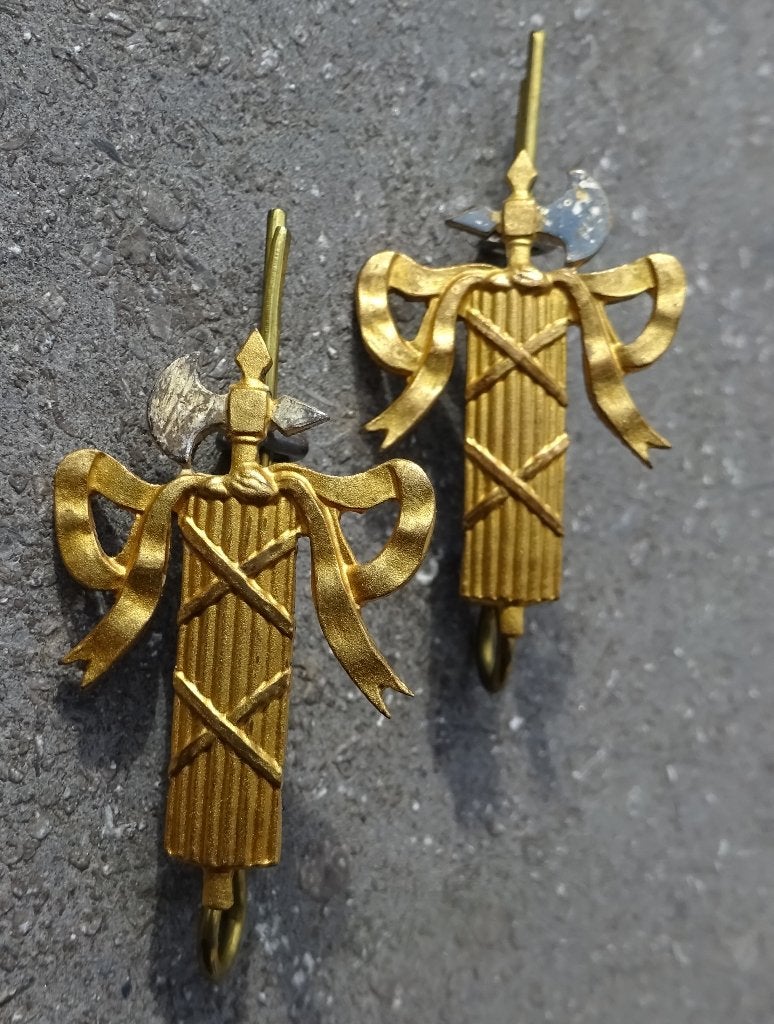 ARMEE BELGE - AUDITORAT MILITAIRE - PAIRE D'INSIGNES, Collections, Envoi, Armée de terre, Emblème ou Badge