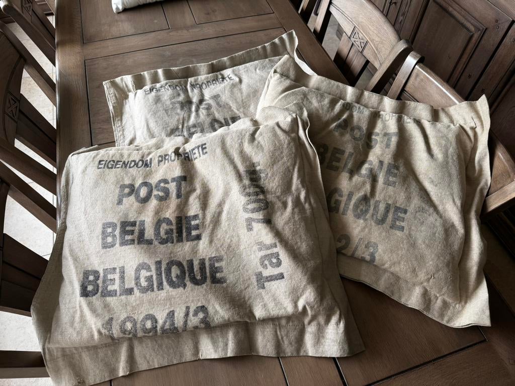 Kussens uit postzakken, Ophalen, Gebruikt