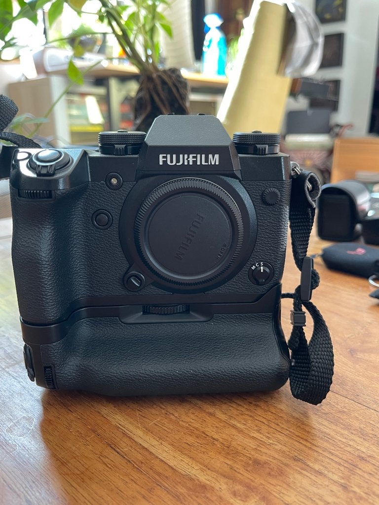 fujifilmcamera X-H1 body + batterijgrip, TV, Hi-fi & Vidéo, Poignée, Sans zoom optique, Écran inclinable/pivotant, Comme neuf