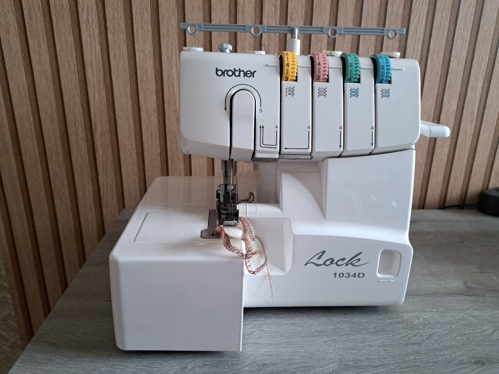Brother Lock 1034D in perfecte staat., Brother