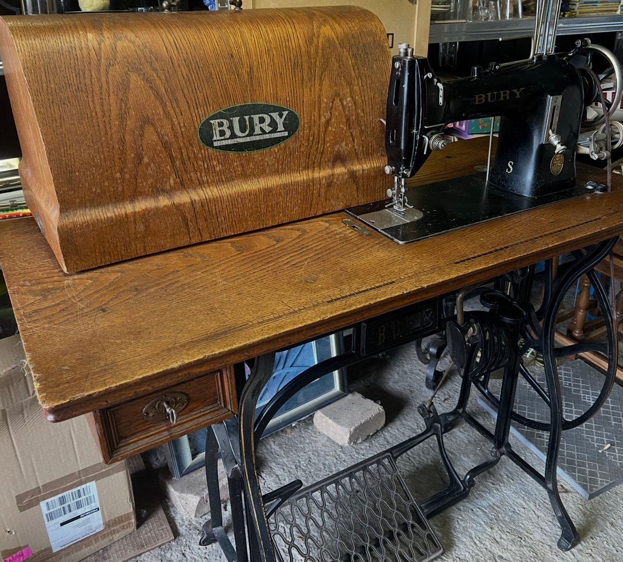 Bury naaimachine trapper, Antiek en Kunst, Antiek | Naaimachines, Ophalen