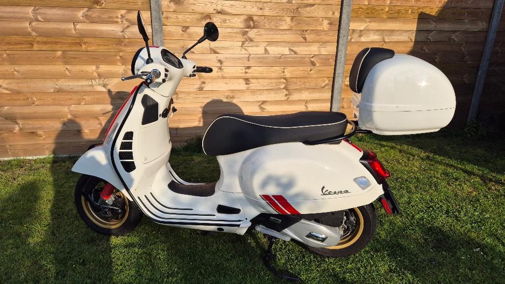 Vespa GTS Racing Sixties Limited Edition