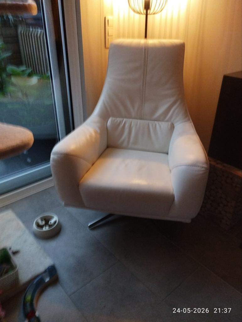 Witte kunstlederen relaxzetel, kan 360 draaien., Ophalen, Gebruikt, 75 tot 100 cm, Leer
