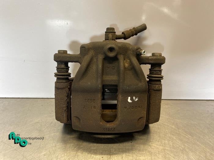 Remklauw (Tang) links-voor van een Nissan Note (Note 13-), Gebruikt, -, -, Ophalen of Verzenden
