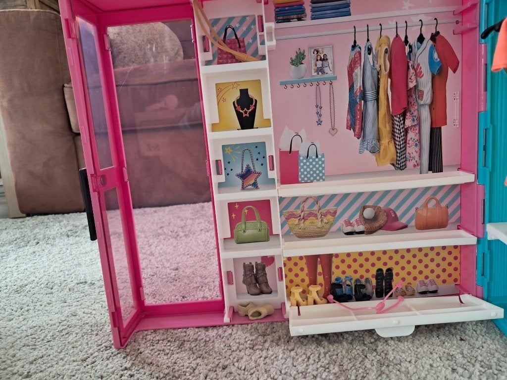 Barbie uitklapbare kledingkast, Ophalen, Gebruikt, Barbie