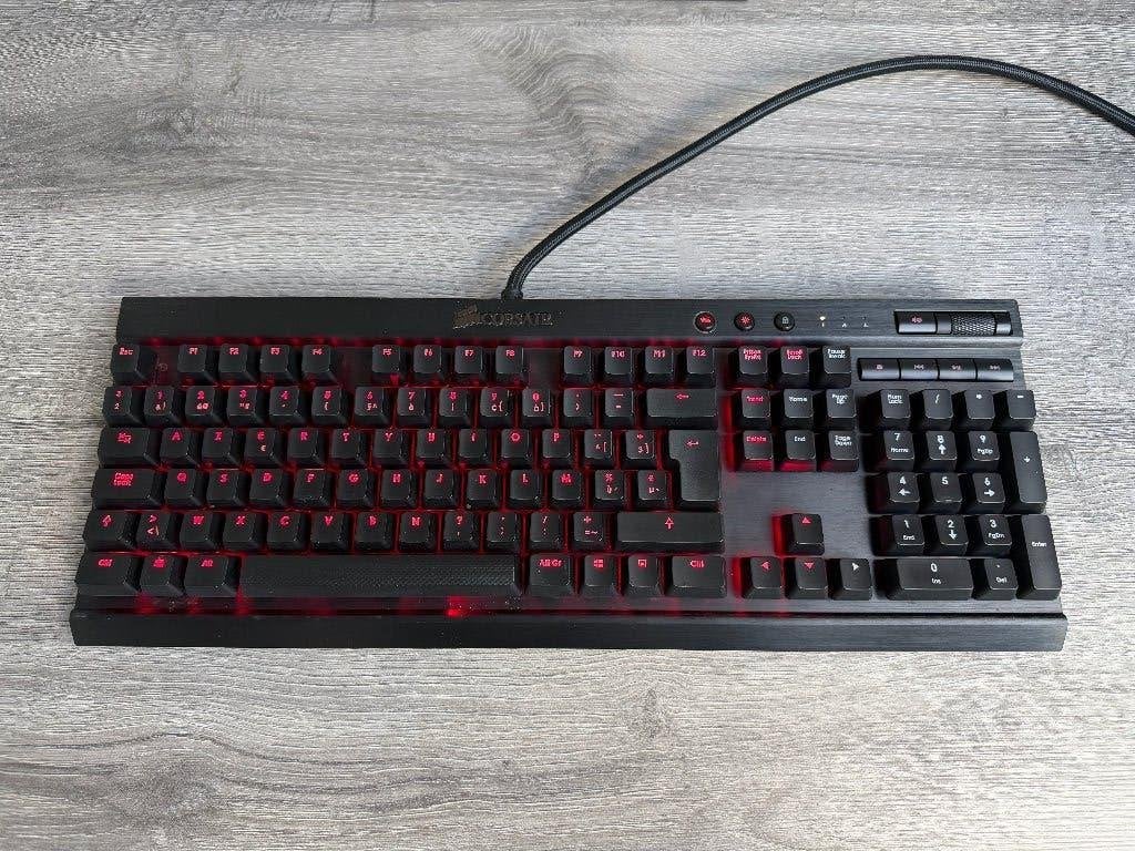 Toetsenbord Corsair Vengeance K70, Computers en Software, Ophalen, Azerty, Zo goed als nieuw, Polssteun