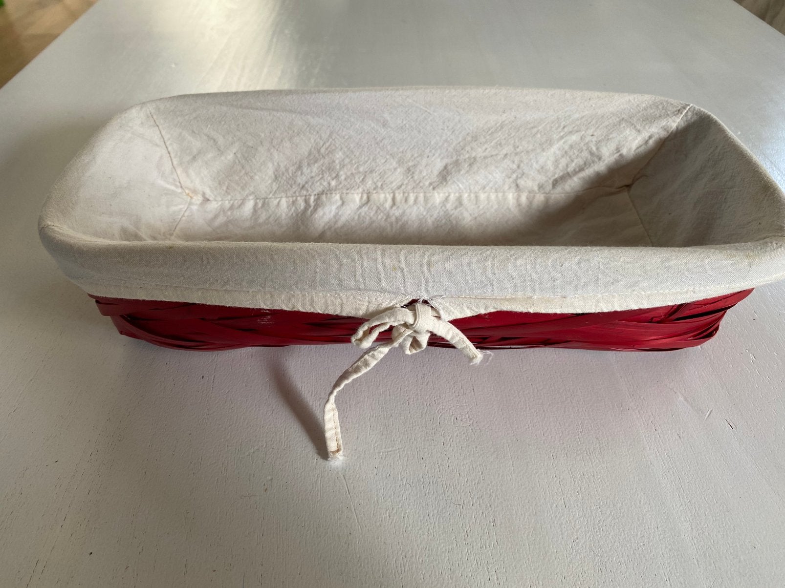 Rood rieten broodmandje, Gebruikt, Gevlochten, Mand, Ophalen of Verzenden