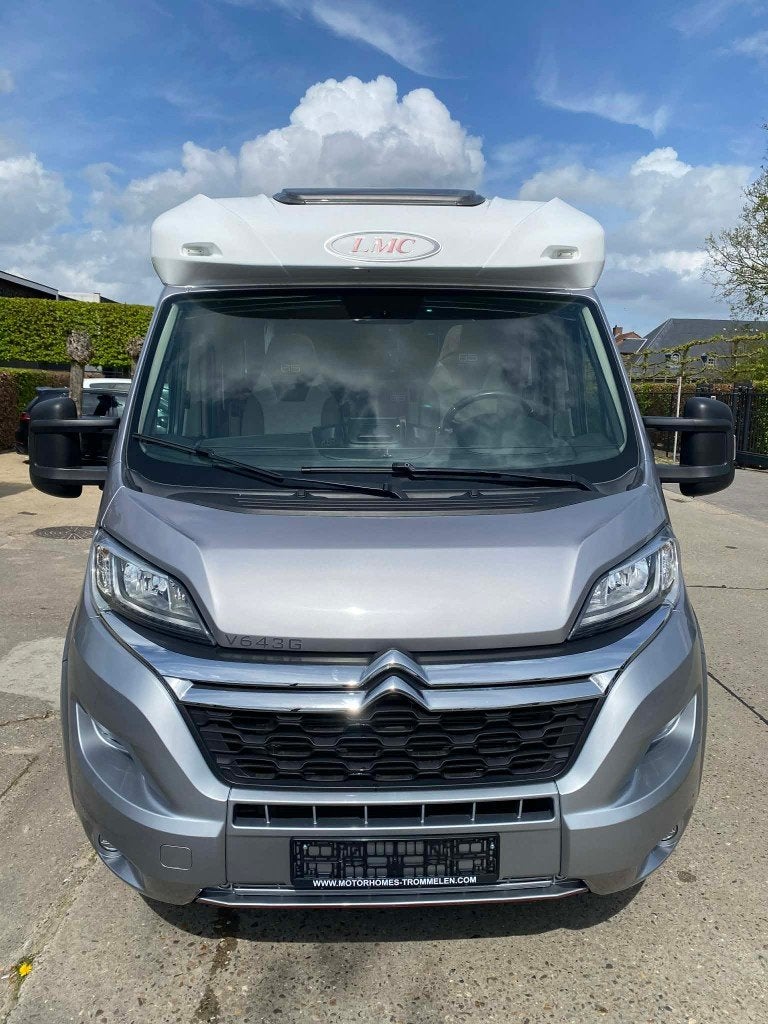 Lmc Breezer V643 G 65 Jaar Edition, Caravans en Kamperen, Ringverwarming, Diesel, Half-integraal, 7 tot 8 meter
