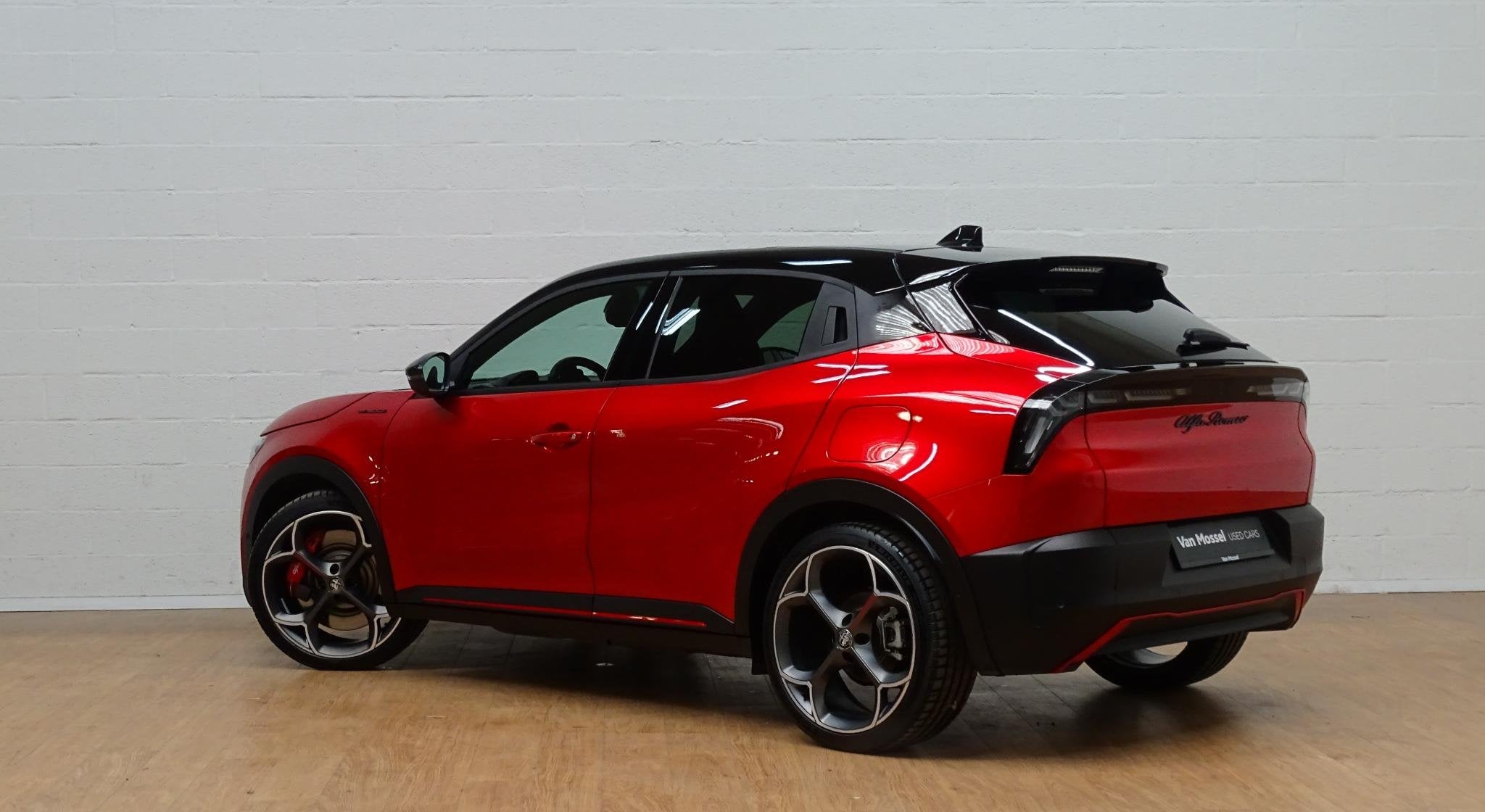 Alfa Romeo Junior BEV 280 - 54 kWh Elettrica 280 Veloce VERW, Autos, Rouge, Achat, Entreprise, Noir