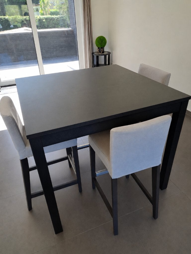 Table et 4 chaises de bar Ikea, Maison & Meubles, Tables | Tables à manger, Comme neuf, Quatre personnes, Carré, Enlèvement