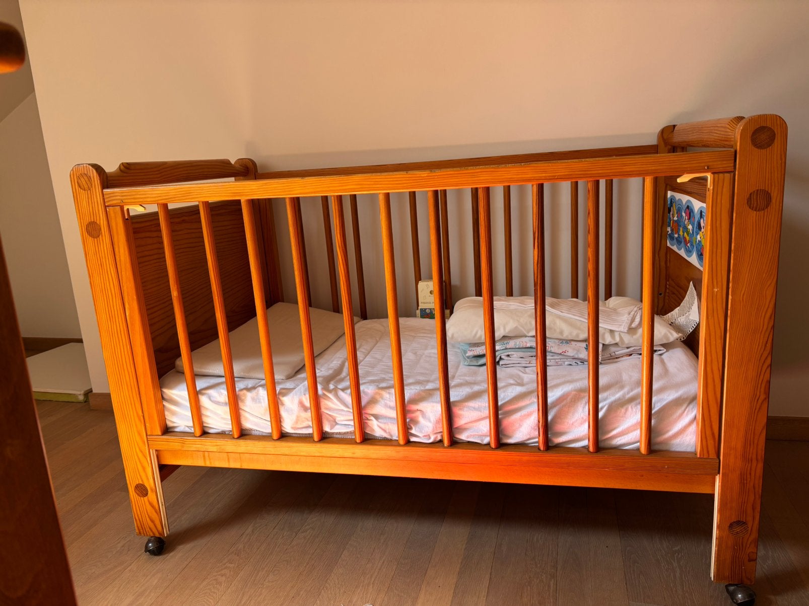 Vintage kinderbed op wieltjes, Ophalen, Gebruikt