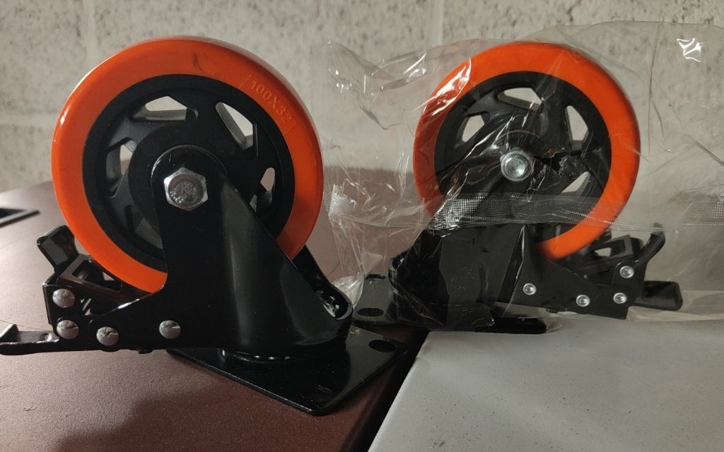 ENSEMBLE DE 4 NOUVELLES ROUES PIVOTANTES — 315 kg, Enlèvement ou Envoi, Neuf